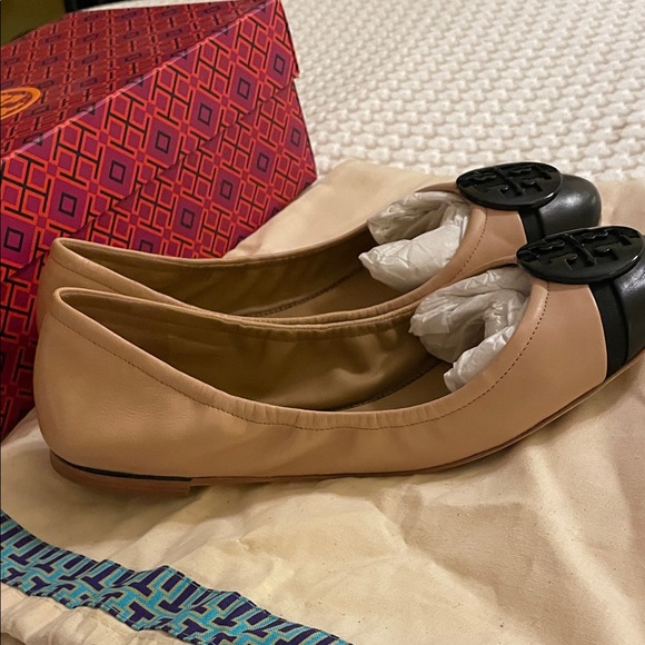 Tory Burch Tan Black minnie cap toe ballet leather 10 - Picture 8 of 12